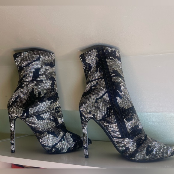 Never worn, Steve Madden - Crystal booties - Picture 3 of 3